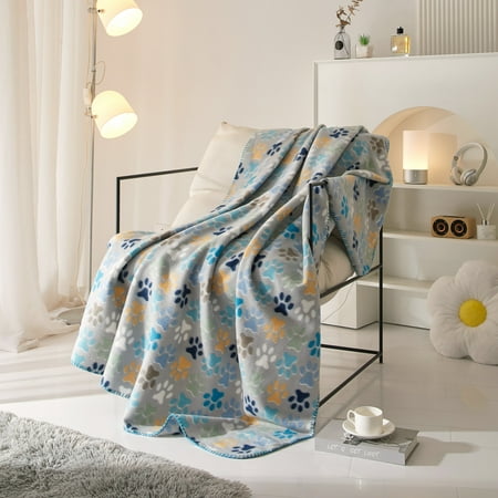 Mainstays Cozy Fleece Throw Blanket, Gray Paw, All Ages Now $4.22